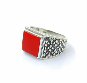 Bague pour homme en argent 925 oxydé, artisanale, avec pierre précieuse en onyx rouge véritable, forme carrée, style signet, texture texturée, cadeau - Product Image 2