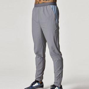 Conjunto de Chaqueta y Pantalones Cortos Deportivos de Dos Piezas para Hombre, con Logotipo Personalizado, Resistentes al Viento, de Tela Gruesa, Ecológicos para Verano - Product Image 4