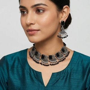 DIVYORO Conjunto de gargantilla étnica de perlas negras geométricas de longitud ajustable para mujer, ideal para bodas - Product Image 4