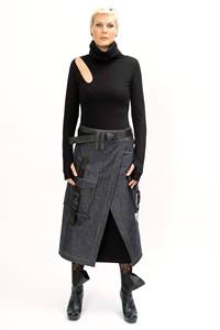 Collection GRACE : Jupe midi en jean pour femme avec poches et ceinture, design asymétrique, haut à manches longues noir écologique, respirant et à séchage rapide - Product Image 3