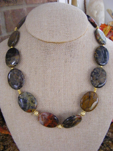 Collier en résine, best-seller d'Inde, collier fait main pour femmes et filles, couleur attrayante par Perfect Enterprises - Product Image 6