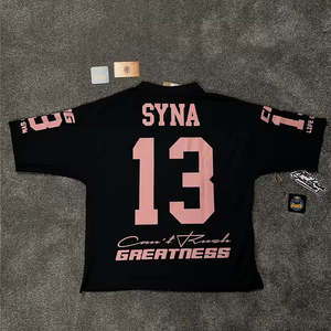 เสื้อยืดโอเวอร์ไซส์พิมพ์ลายสไตล์สตรีทแวร์ฟุตบอลย้อนยุคสำหรับผู้ชายแบบ OEM สั่งทำพิเศษ ทรงหลวมไหล่ตก ทรงบ็อกซี่ วินเทจ ผ้าตาข่าย - Product Image 1