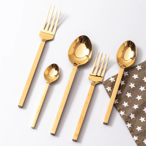 Ensemble de couverts en laiton plaqué or au design moderne, avec poignée texturée martelée unique, pour la maison et la restauration - Product Image 4