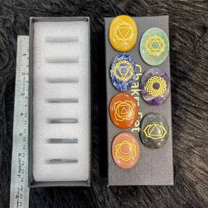 Cristaux de pierres précieuses polies de haute qualité, ensemble de 7 chakras gravés, pierres anti-stress mascotte de l'amour, pour la guérison Reiki, la méditation et le Feng Shui, cadeau - Product Image 4