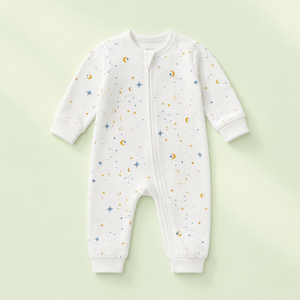 Combinaison bébé en coton à manches longues avec fermeture éclair bidirectionnelle |   Pyjama unisexe respirant à imprimé étoiles et lune, avec protège-menton et poignets extensibles, toutes tailles - Product Image 1