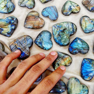 Cabujón de Labradorita en Forma de Corazón, Piedra Preciosa Natural con Reverso Plano |   Piedra Colgante de Azul Fuego Corte Flash con Envoltura de Hilo, Venta al por Mayor a Granel de África - Product Image 3