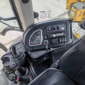 รถตักล้อยาง JCB สีเหลือง อุปกรณ์ก่อสร้าง พร้อมบุ้งกี๋ด้านหน้าและแขนขุดด้านหลัง - Product Image 6