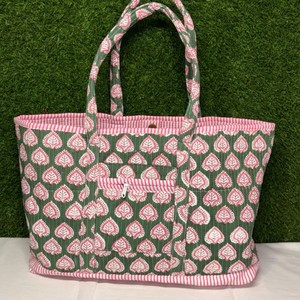Bolso tote acolchado extragrande para fin de semana - Bolso de algodón con estampado de bloques para pasar la noche, compras, viajes, hecho a mano para mujer - Product Image 4