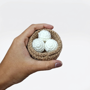 Nid d'oiseau au crochet fait main au charme rustique, idéal pour la décoration des chambres d'enfants, la décoration intérieure, les créations artisanales et les présentations créatives. - Product Image 1