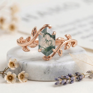 Anillo de Compromiso Largo con Ágata Musgosa Hexagonal y Detalles de Diamantes de Laboratorio DEF VS, Joyería Nupcial, Anillo de Oro Personalizado - Product Image 1