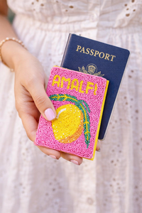 Housse de passeport perlée faite à la main, base rose, motif citron jaune, texte AMALFI, accessoire de voyage, pliable, multifonction, pour filles - Product Image 6