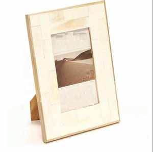 Cadre photo en os blanc d'inspiration classique, décoratif pour table ou mur, avec bordure irrégulière ondulée et festonnée en forme de coquille - Product Image 5