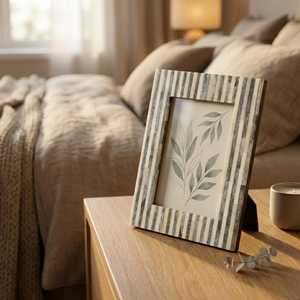 Porte-photos en résine artisanale haut de gamme avec incrustation d'os, cadre décoratif artistique avec motif mosaïque unique pour un intérieur de luxe - Product Image 4