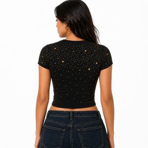 Camiseta Corta Negra de Manga Corta para Mujer, Estilo Baby Tee, Ajustada, con Estampado Personalizado de Diseño Estrellado, de Algodón y Spandex, Blusa Urbana para Vendedoras - Product Image 2