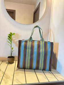 Bolsas de compras de nylon reciclado y ecológico, fabricadas con residuos plásticos, tradicionalmente elaboradas en India, utilizadas como bolsas de mercado. - Product Image 5