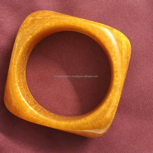 Bracelet manchette carré en résine polie fait main, élégant et tendance, motif ange 3D, pour femmes et jeunes filles - Product Image 1