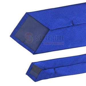 Cravate maçonnique de luxe avec texture satinée lisse, bords soignés et style formel traditionnel pour les occasions spéciales - Product Image 4