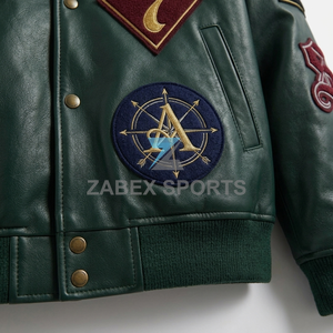 Chaqueta Varsity Personalizada Premium para Hombre, de Cuero PU, con Parches Bordados, Estilo Universitario, Cierre de Botones a Presión, Hecha en Pakistán - Product Image 5