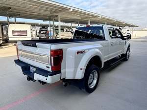 Ford F450 Limited Usado del 2021 - Product Image 3