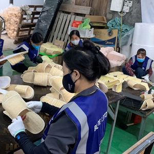 รองเท้าแตะใยบวบขายดีที่สุด เป็นมิตรกับสิ่งแวดล้อม ชุดของขวัญสำหรับขัดเท้า ใช้ในบ้าน สปา นวดผ่อนคลาย นำเข้าโดยตรงจากผู้ผลิต - Product Image 3