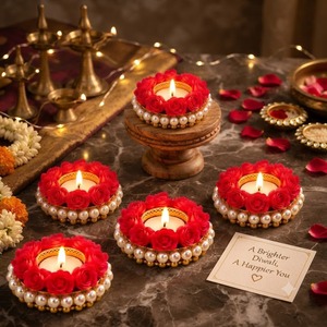 Lanterne Diya Classique Rouge Indienne en Laiton avec Fleurs, Porte-Bougie Traditionnel pour Bougies Chauffe-Plat, Décoration de Table Perlée pour Mariage et Anniversaire - Product Image 6