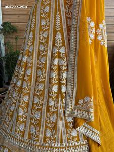 Magnifique ensemble Choli en Faux Georgette avec paillettes de 3 mm et sequins de 7 mm, couleur jaune moutarde évasée, à prix de gros - Product Image 6
