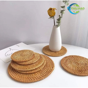 Tendance du moment : Napperons et assiettes de présentation en rotin tressé, tapis en rotin faits à la main, décoration murale rustique et pour table à manger - Product Image 2