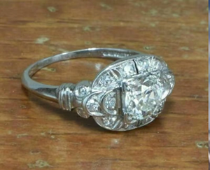Bague de fiançailles de luxe en or 18 carats avec diamant de laboratoire taille émeraude de 2,00 carats, style Art Déco édouardien, certifiée IGI, provenant d'une collection antique des années 1910 - Product Image 1