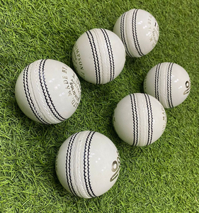 Pelota de Cricket de Cuero Blanco Kooka Colt, Pelota Profesional para Partidos, Pelota de Cricket Resistente y Dura, Calidad Premium, Cosida a Máquina - Product Image 5