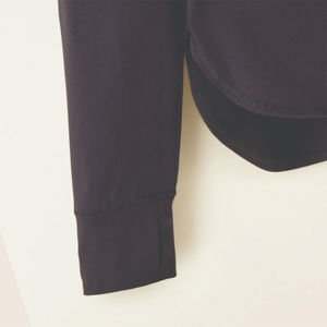 Camiseta Moderna de Manga Larga con Tela Suave de Mezcla de Algodón que Ofrece Comodidad Transpirable y Ajuste Relajado, Perfecta para Usar en Capas a Diario - Product Image 4