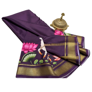 Sari en soie violette de qualité supérieure avec bordure en zari doré et pallu à motif de lotus et de vache – Vêtement traditionnel indien - Product Image 1