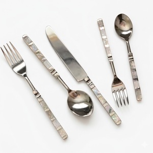 Ensemble de couverts élégants en métal avec poignées en nacre, finition miroir, passe au lave-vaisselle, pour mariage et usage domestique - Product Image 4