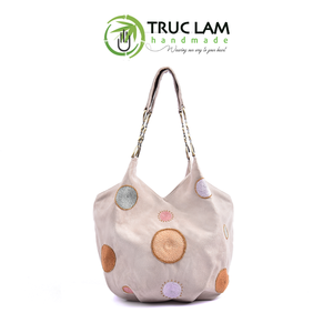 Sac en daim fait main Truc Lam avec poignée en chaîne de cuivre et motifs de perles de verre cousus à la main, sac de voyage à motif personnalisé - Product Image 3