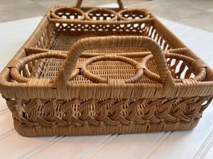 Plateau en rotin unique avec porte-verres, idéal pour servir des verres à eau, des bouteilles et des boissons lors d'événements, dans les restaurants et les cafés - Product Image 2