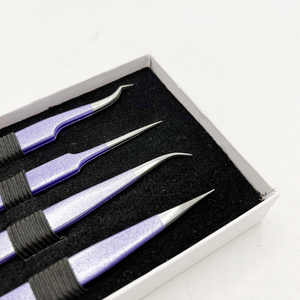 Pince à cils KINGIST CORPORATION KC-728 personnalisée à 90 degrés, en acier inoxydable noir, avec poignée diamantée au plasma et pointe fine - Product Image 1