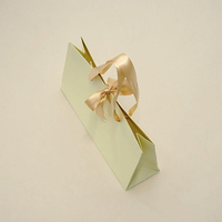 Elegante Cremefarbene Papier-Geschenktüte mit Satinband-Griff für Luxus-Einzelhandel & Hochzeitsverpackungen