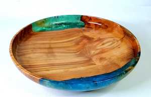 Assiette de service artisanale en résine et bois, thème fête, décoration côtière pour salon, table à manger ou cuisine - Product Image 2