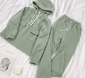 Ensemble de survêtement en polaire surdimensionné pour femmes avec sweat à capuche et pantalon de jogging, ensemble de survêtement chaud et décontracté pour l'hiver, pour un confort quotidien. - Product Image 3