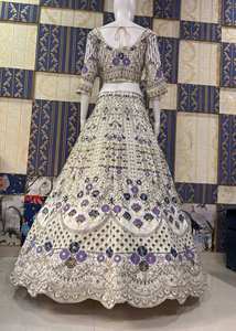 Lehenga Indio de Lujo con Bordado Floral Lavanda, Choli de Boda con Trabajo Elaborado de Diseñador 2026, Traje Nupcial Tradicional Indio - Product Image 4