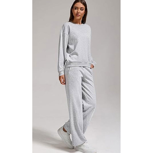 Nouveau style de survêtement polaire pour femme, motif uni, avec logo personnalisé, fabriqué au Pakistan, haute qualité, idéal pour l'échauffement 2026 - Product Image 4