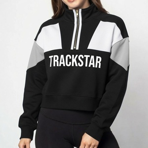 เสื้อสเวตเชิ้ตผู้หญิงสีดำ ขาว เทา ลายบล็อกสี คอซิป ¼  ลายพิมพ์ Trackstar ผ้าหนา - Product Image 1