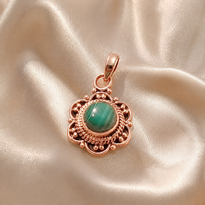 Radhey Krishna Jewellers RKJ-1598 Pendentif Charme en Argent Sterling 925 avec Malachite Verte Naturelle Plaqué Or Rose Vintage pour Femmes - Product Image 3