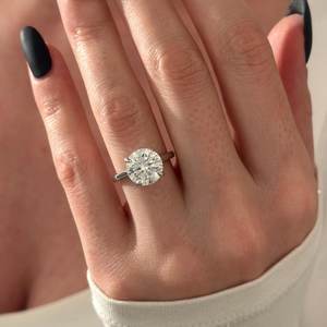 Bague de fiançailles en or blanc avec diamant rond brillant de 4 carats E VVS2, bague solitaire en platine haute qualité, certifiée IGI - Product Image 2