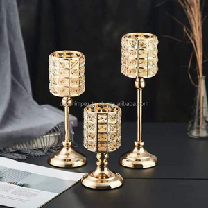 Vente en gros Bougeoir en cristal doré de luxe Candélabres de mariage Centres de table pour banquets, événements, fournitures de fête promotionnelles - Product Image 1