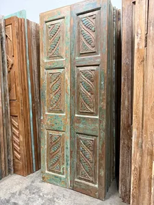 Puerta de Madera Natural de Alta Calidad con Elegante Artesanía para Proyectos Residenciales, Comerciales, Villas y Hoteles, Disponible en Venta - Product Image 1