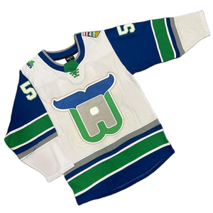 Camiseta de Hockey sobre Hielo para Hombre de los Vancouver Canucks, Apliques de Tela, Blanco, Azul y Verde, Manga Larga, Corte Regular, Ropa Deportiva para Adultos - Product Image 1
