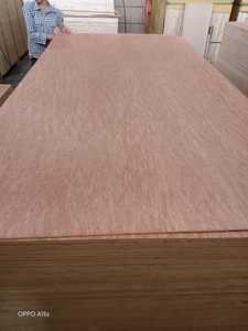 Contrachapado Comercial de Madera Dura Roja de Alta Calidad, Modelo 4x8, Precio Competitivo, Lámina de Okoume de 12mm, 15mm, 18mm, Material de Álamo E2 - Product Image 4