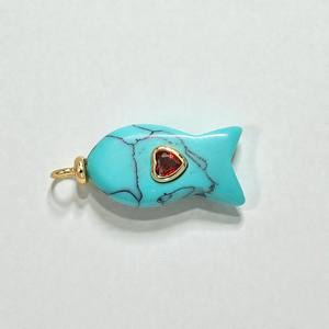 Pendentif sculpté en forme de poisson turquoise — Pendentif breloque incrusté de pierres précieuses bleu-vert sculptées à la main pour la fabrication de bijoux DIY - Product Image 1