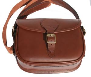 Sac de transport pour cartouches en cuir pleine fleur durable, pochette utilitaire extérieure élégante d'inspiration patrimoniale avec fermeture sécurisée - Product Image 1