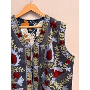 Chaleco de terciopelo indio Suzani con bordado floral hecho a mano, chaleco para mujer, ropa de fiesta. - Product Image 2